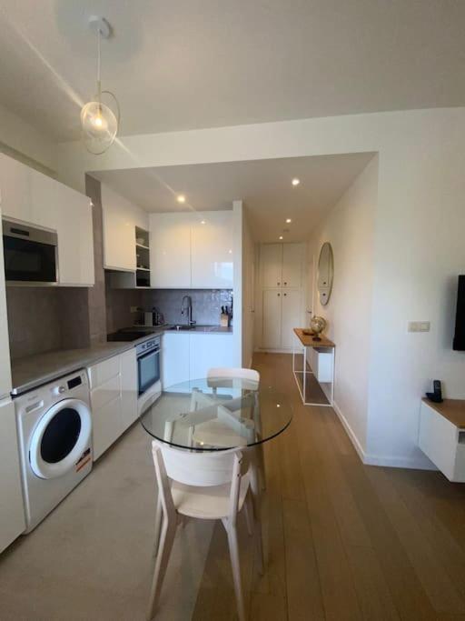 1 Chambre Avec Parking Au Coeur De Bruxelles 2D Esterno foto
